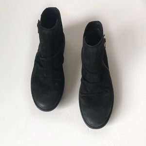 born scone sneaker boot